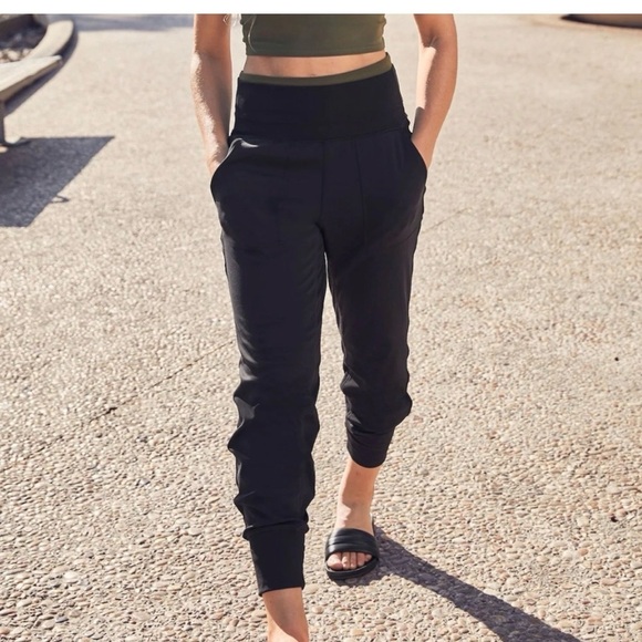 Athleta Pants - ATHLETA Venice Moto Jogger black Sz Medium